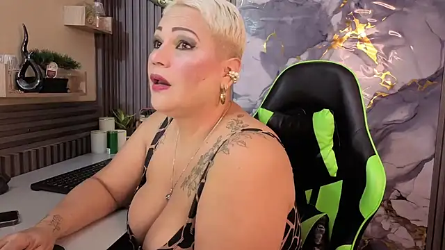 GianellaCox  online show from August 2026 12:03:01 PM