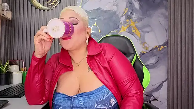 Snapshot of GianellaCox_ chatting on March 2026 10:16:02 AM GianellaCox online show from March 2026 10:16:02 AM