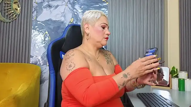 GianellaCox  online show from February 2026 12:38:01 PM