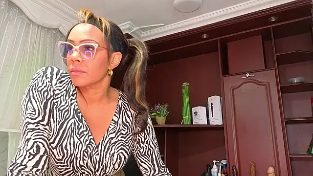 AmberNix online show from September 2025 01:44:02 PM