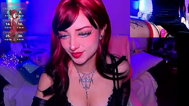 HollyDominic online show from November 2025 03:00:02 PM