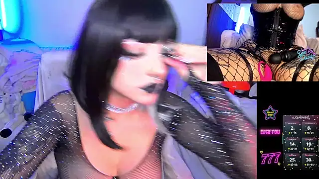 Snapshot of HollyDominic chatting on June 2026 11:38:01 AM HollyDominic online show from June 2026 11:38:01 AM