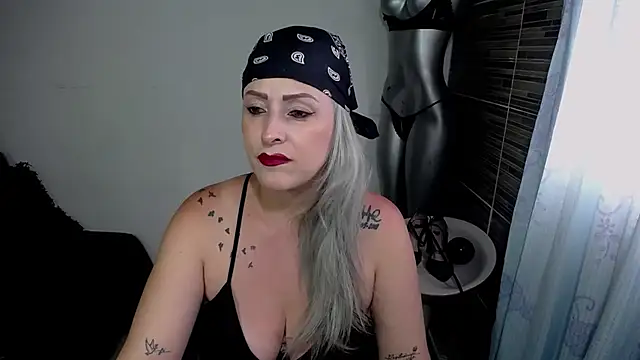 Emma Rizzoo online show from April 2026 07:49:01 PM