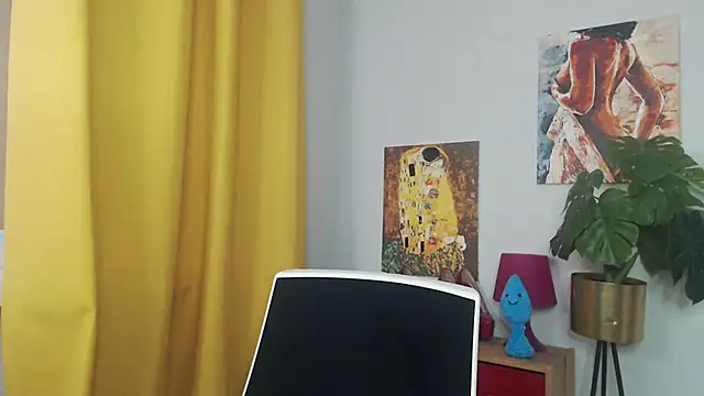 Snapshot of juicyNadine chatting on November 2025 05:43:01 AM juicyNadine online show from November 2025 05:43:01 AM