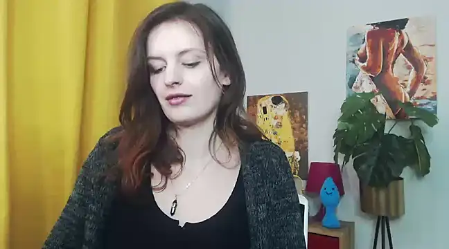 Snapshot of juicyNadine chatting on March 2025 09:13:01 AM juicyNadine online show from March 2025 09:13:01 AM