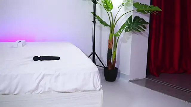 Snapshot of NatyDesiree chatting on October 2025 08:59:01 AM NatyDesiree online show from October 2025 08:59:01 AM