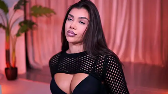 NatyDesiree online show from April 2026 07:20:01 PM