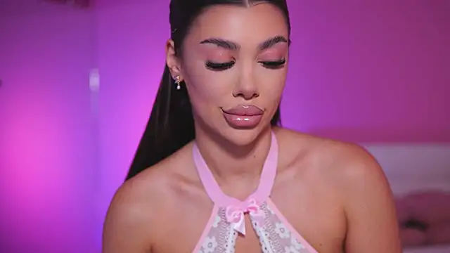 Snapshot of NatyDesiree chatting on February 2025 11:00:02 AM NatyDesiree online show from February 2025 11:00:02 AM