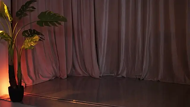 NatyDesiree online show from May 2026 07:09:02 PM