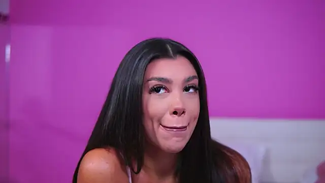 Snapshot of NatyDesiree chatting on September 2025 07:07:01 AM NatyDesiree online show from September 2025 07:07:01 AM