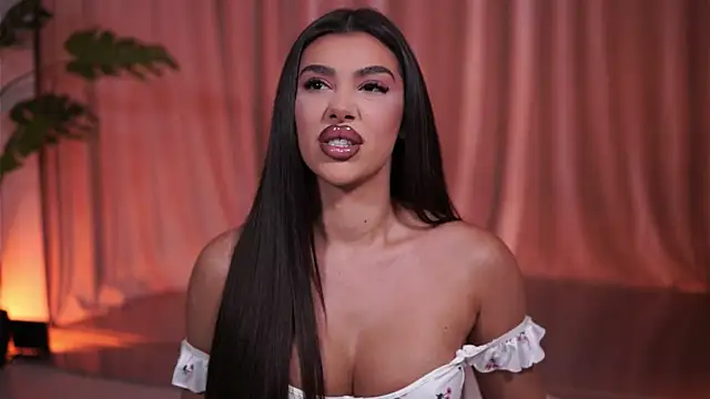 NatyDesiree online show from April 2026 07:58:02 PM