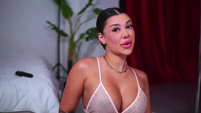 Snapshot of NatyDesiree chatting on October 2025 10:02:02 AM NatyDesiree online show from October 2025 10:02:02 AM