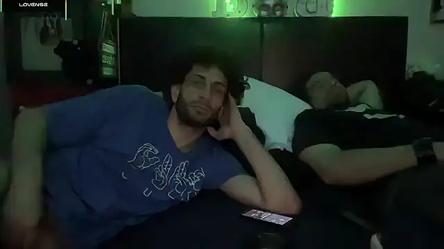 pantslesstraveler plt online show from November 2025 12:47:02 AM