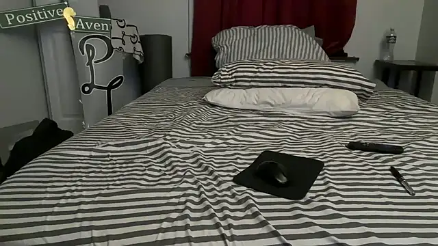 pantslesstraveler plt online show from June 2026 06:13:01 AM
