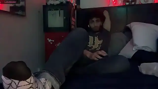 pantslesstraveler plt online show from November 2025 08:59:02 AM