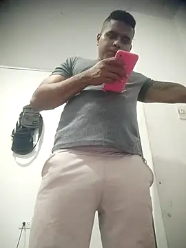 SaucyAffair0 online show from March 2026 12:33:01 AM