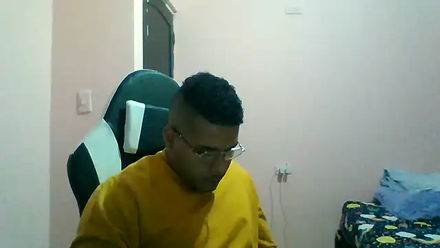 SaucyAffair0 online show from June 2026 11:54:01 PM