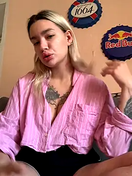 Snapshot of Sextazy chatting on September 2025 10:59:02 AM Sextazy online show from September 2025 10:59:02 AM
