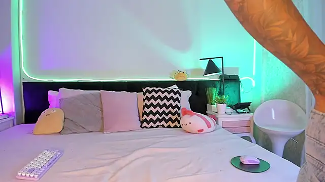 Alaia Manson online show from March 2026 07:40:01 PM