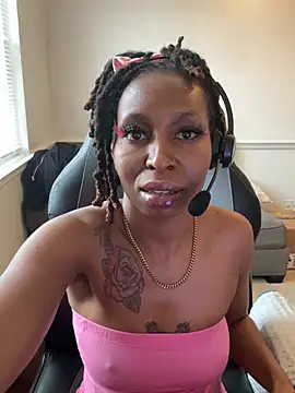 LeyaHoneybuns online show from February 2026 04:48:01 PM