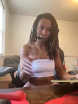 LeyaHoneybuns online show from November 2025 07:39:01 PM