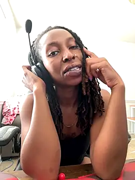 LeyaHoneybuns online show from October 2025 03:35:01 PM