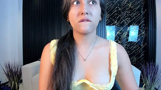 paulina sweett  online show from November 2025 01:04:02 PM