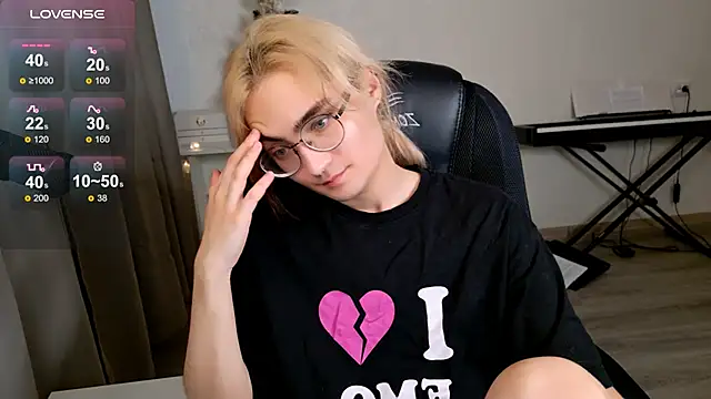 CuteYukiKun online show from December 2025 01:00:01 PM