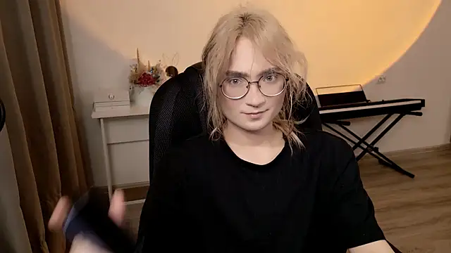 Snapshot of CuteYukiKun chatting on May 2026 03:09:01 AM CuteYukiKun online show from May 2026 03:09:01 AM