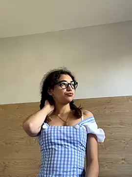 uniquerossie online show from October 2025 10:13:01 AM