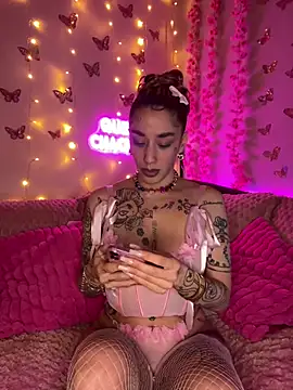 Chachou000 online show from March 2025 06:25:01 PM