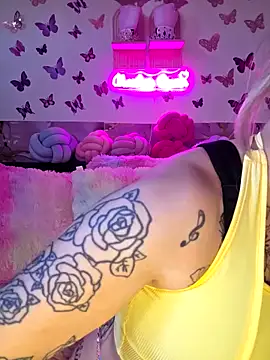 Chachou000 online show from May 2026 06:03:01 PM