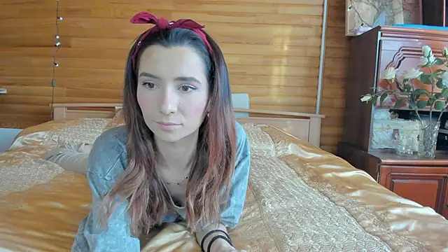 crystalnut online show from February 2025 04:14:01 AM