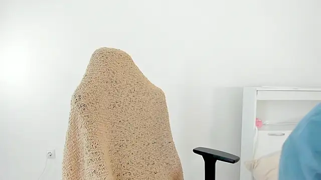 crystalnut online show from March 2026 03:35:02 AM