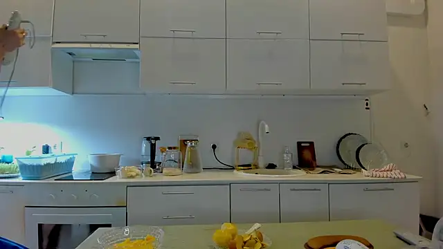 crystalnut online show from December 2025 03:27:02 AM