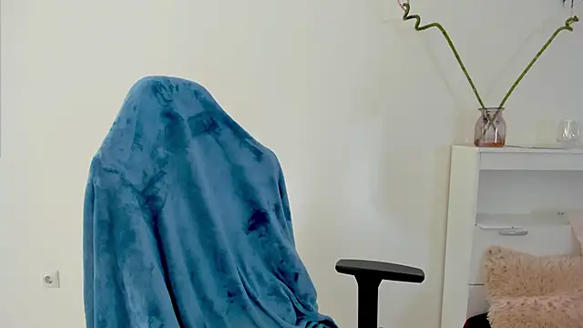 crystalnut online show from September 2025 02:40:02 AM