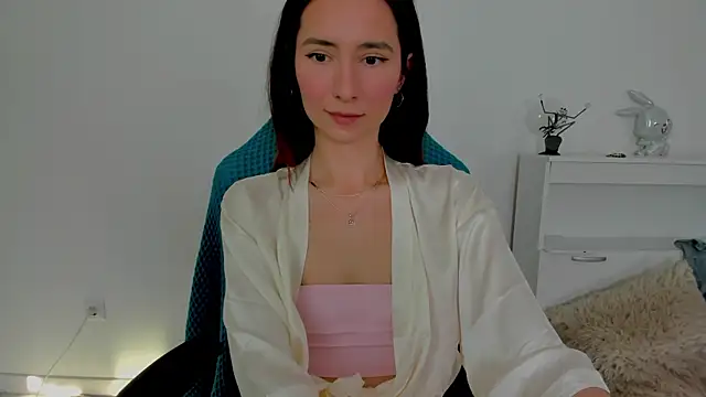 crystalnut online show from November 2025 03:11:01 AM