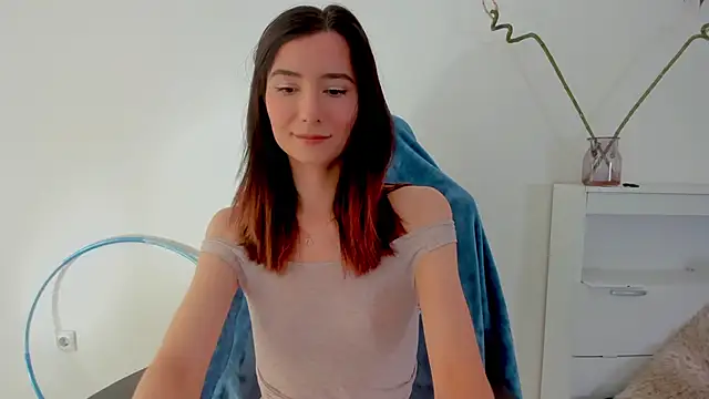 crystalnut online show from September 2025 03:33:02 AM