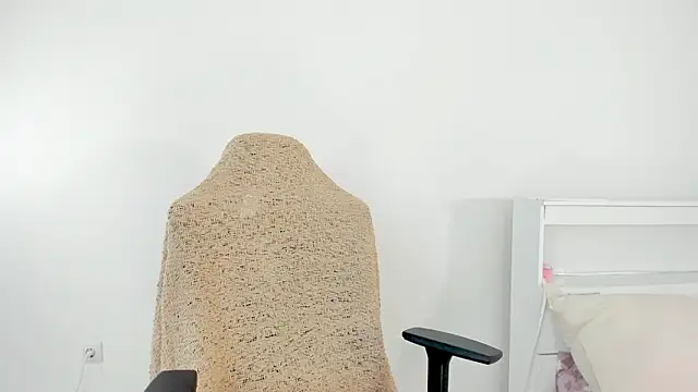 crystalnut online show from March 2026 03:25:02 AM