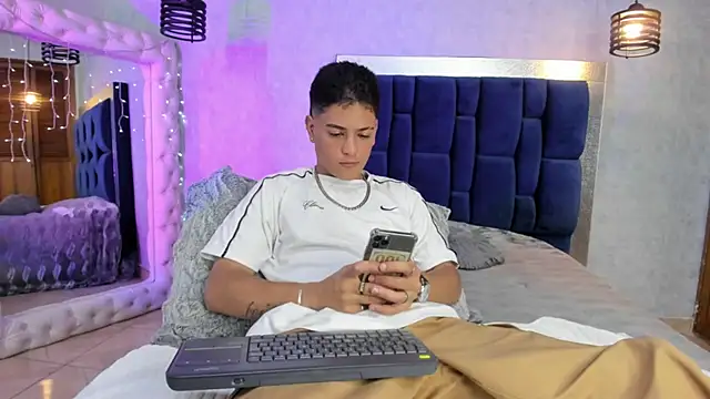 Levy Steve online show from December 2025 04:51:02 AM