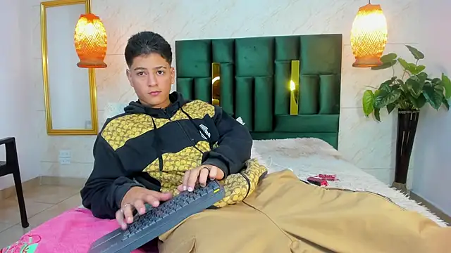 Levy Steve online show from October 2025 03:28:01 AM