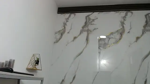 Lindsey8 online show from April 2026 01:41:01 PM