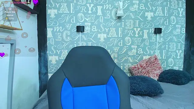 Lindsey8 online show from October 2025 01:52:01 PM