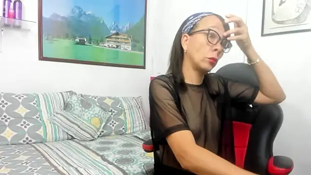 Snapshot of daniela_xue chatting on June 2026 12:18:01 AM daniela xue online show from June 2026 12:18:01 AM