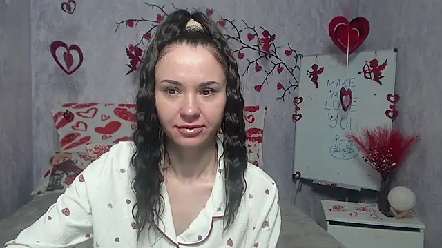 Snapshot of KaraCriegs chatting on February 2026 06:19:01 PM KaraCriegs online show from February 2026 06:19:01 PM