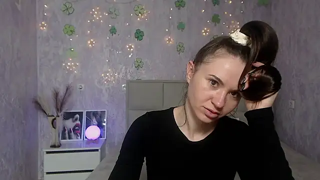 Snapshot of KaraCriegs chatting on March 2025 03:43:01 AM KaraCriegs online show from March 2025 03:43:01 AM