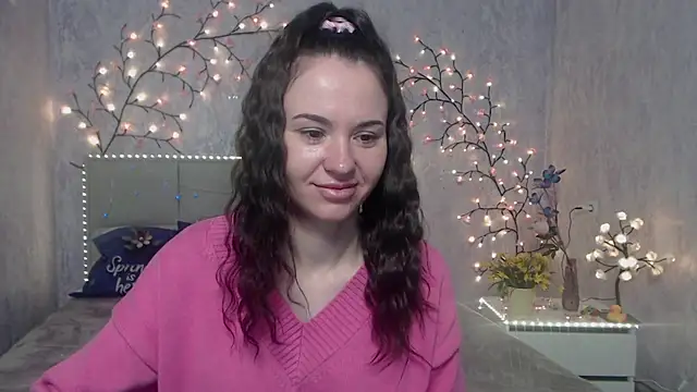 Snapshot of KaraCriegs chatting on April 2026 05:25:01 PM KaraCriegs online show from April 2026 05:25:01 PM