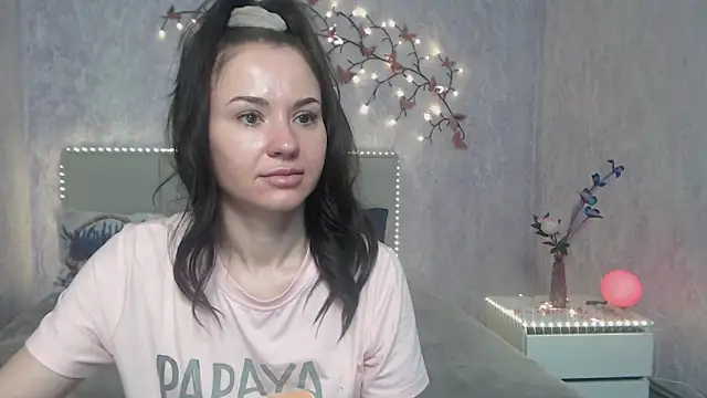 Snapshot of KaraCriegs chatting on February 2026 06:32:02 PM KaraCriegs online show from February 2026 06:32:02 PM