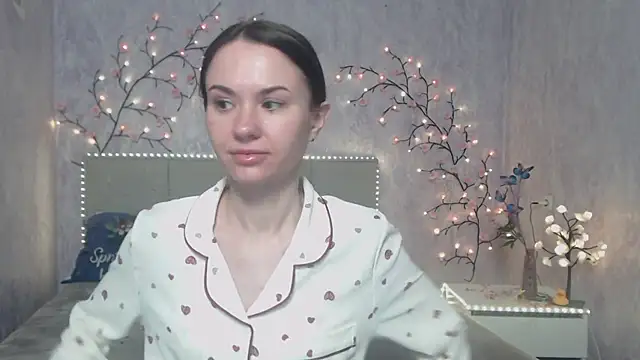 Snapshot of KaraCriegs chatting on April 2026 02:27:02 AM KaraCriegs online show from April 2026 02:27:02 AM