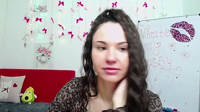 Snapshot of KaraCriegs chatting on April 2026 06:04:01 PM KaraCriegs online show from April 2026 06:04:01 PM